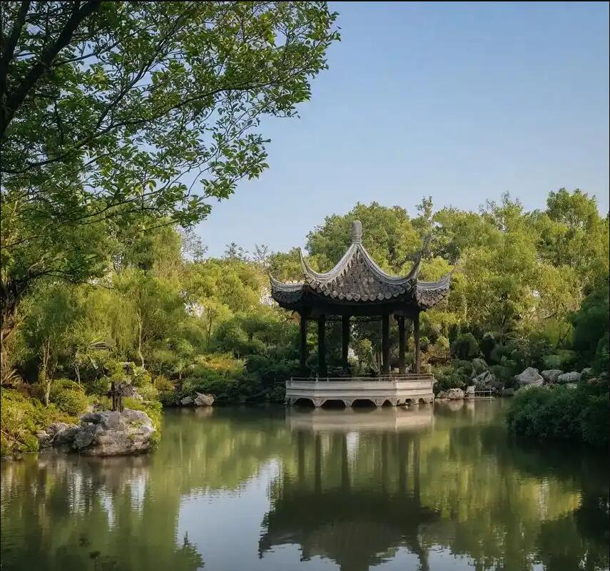 京山县歪斜土建有限公司